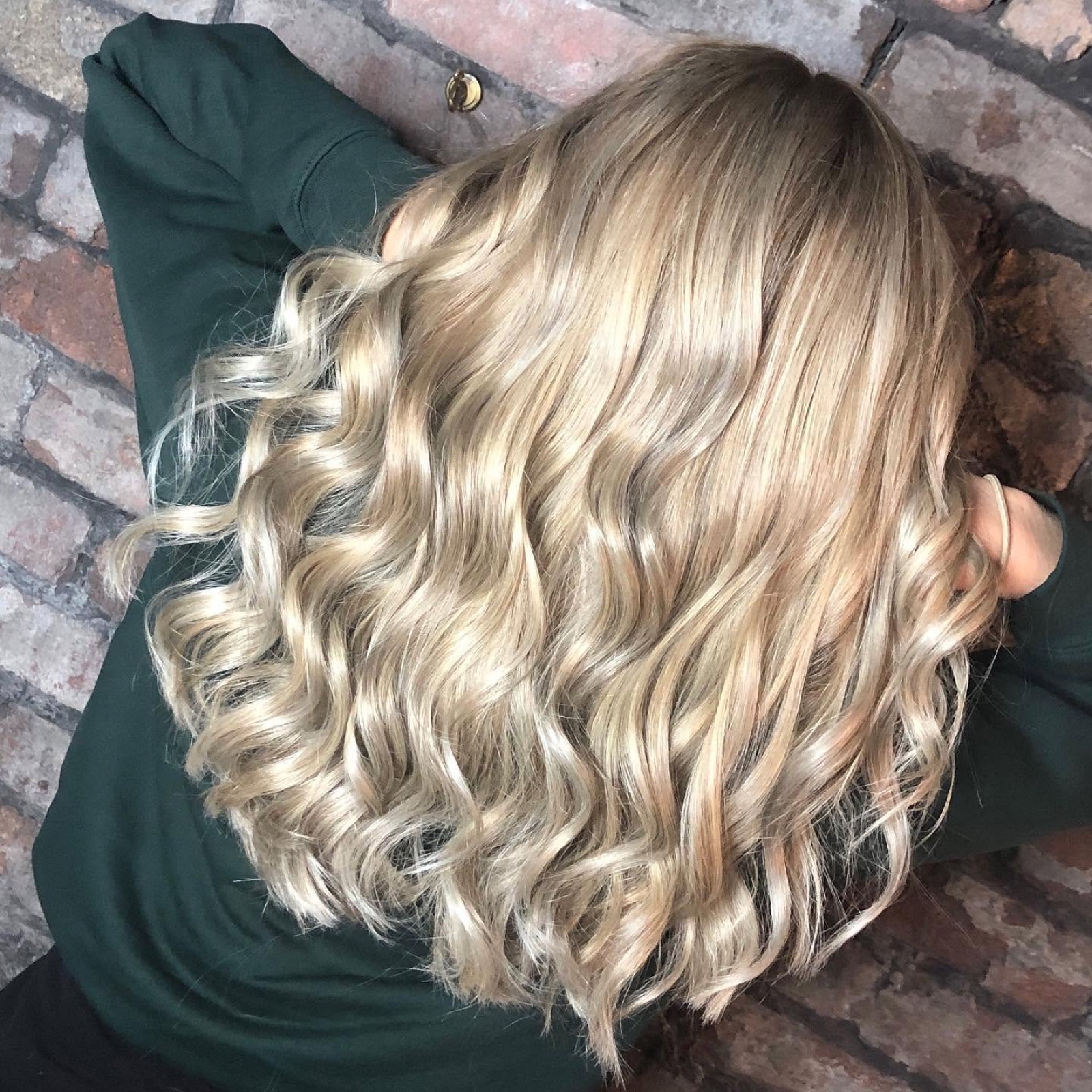 Smooth, glossy curls styled at Meraki